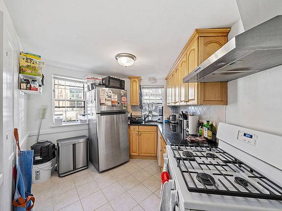 2nd image of 6 Garden Ct APT 5