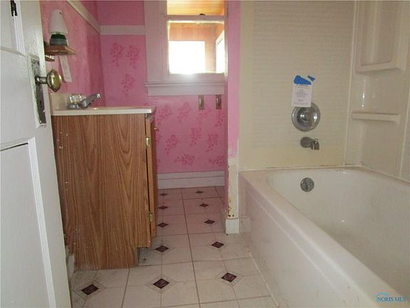 5th image of 5804 Woodville Rd