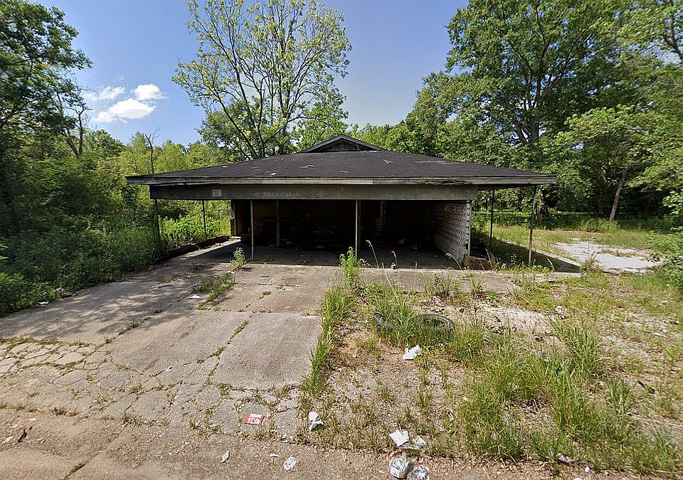 2nd image of 1001 Cleburne Ave