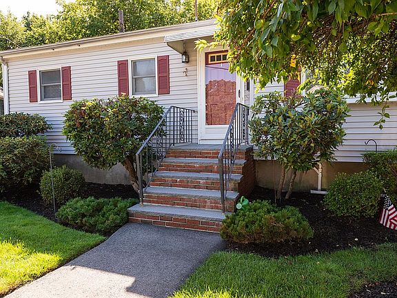 5th image of 71 Tranfaglia Ave