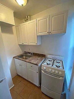 5th image of 801 Lexington Ave #4