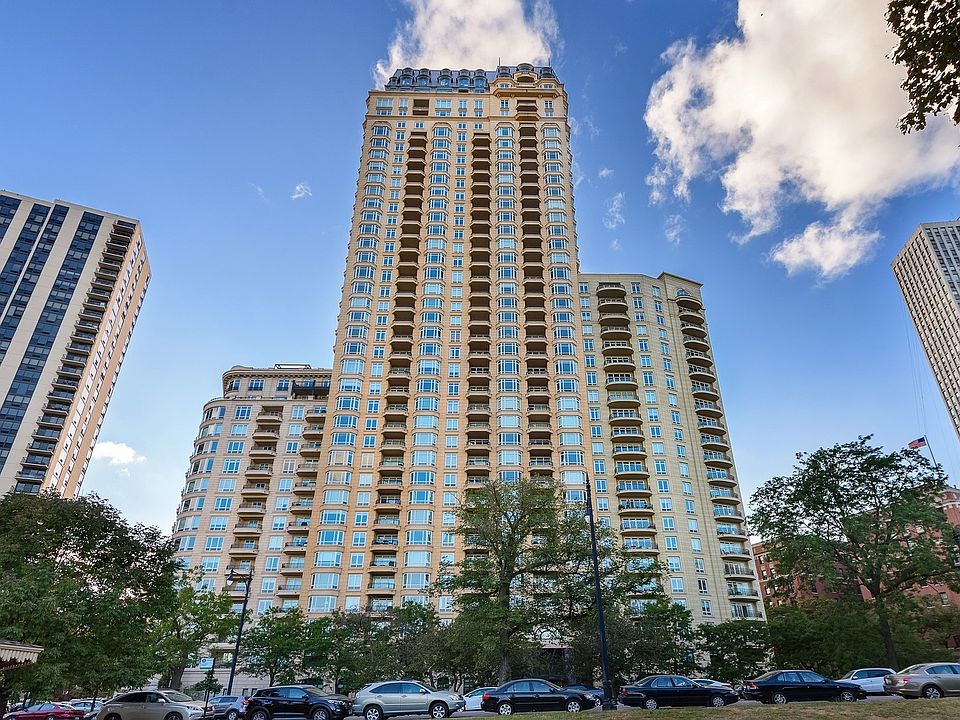 1st image of 2550 N Lakeview Ave #N1403-4