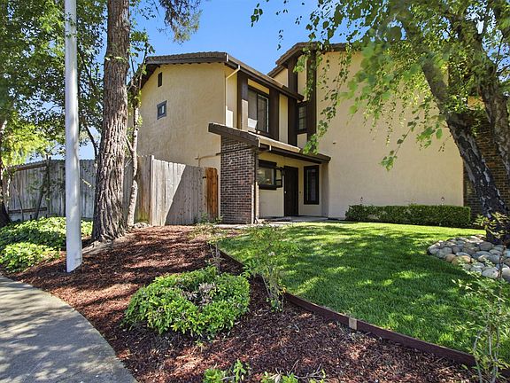 3rd image of 6010 Peppertree Ct