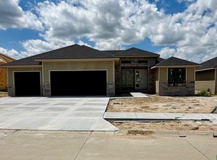 5826 213th Ave, Elkhorn, NE 68022