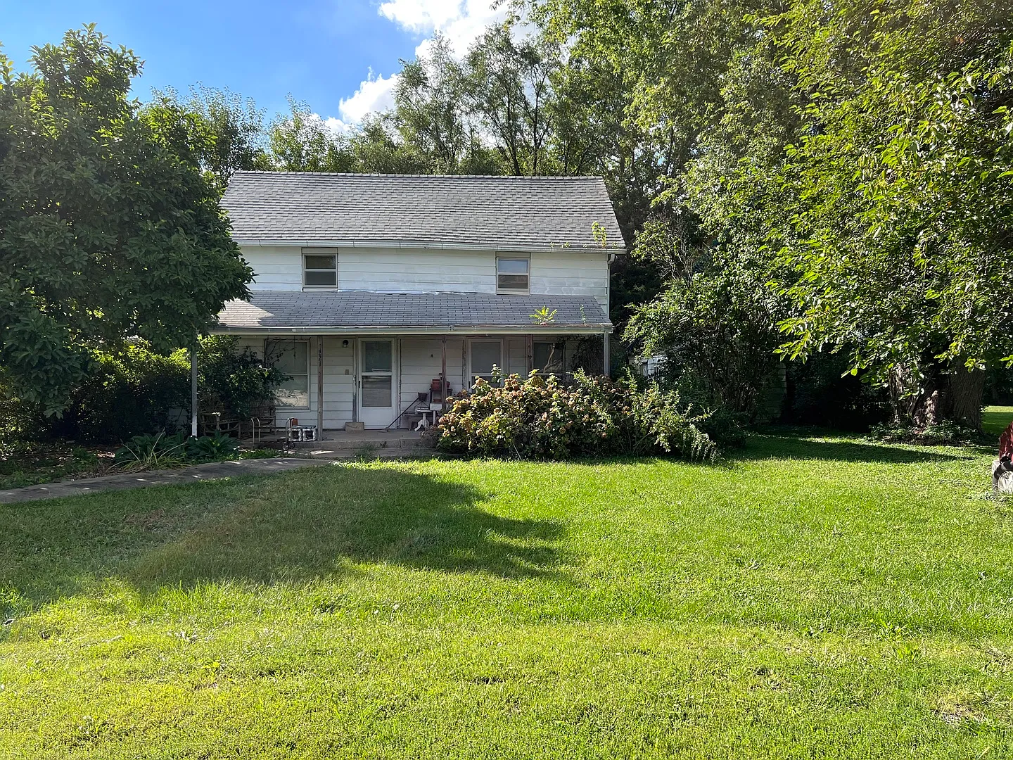 221 N Chestnut St photo 1
