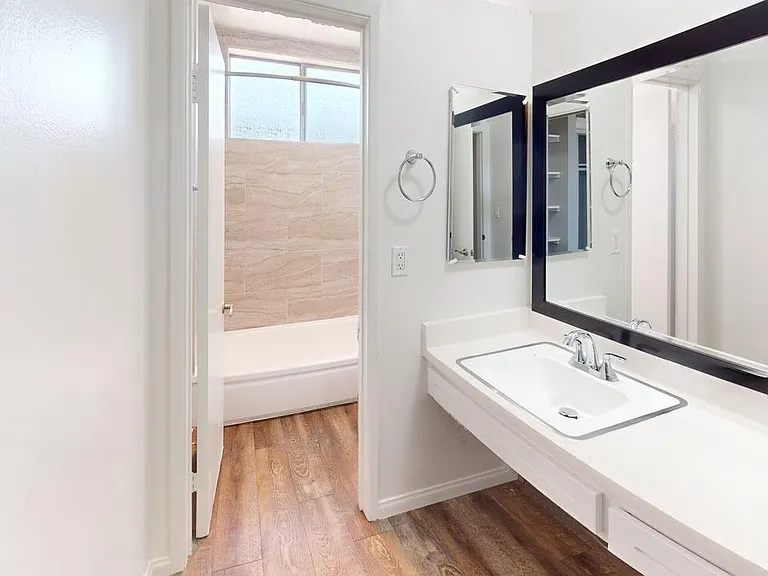 Chateau 16860 Chatsworth Apartments, LLC — Photo 9