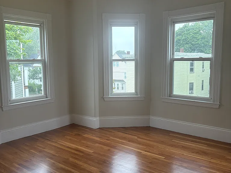 124 Armandine St — Photo 9