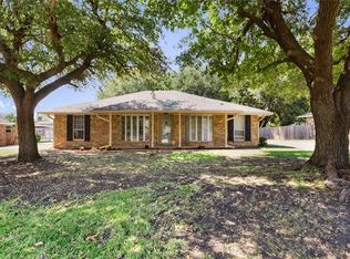105 Hidden Ln, Red Oak, TX 75154