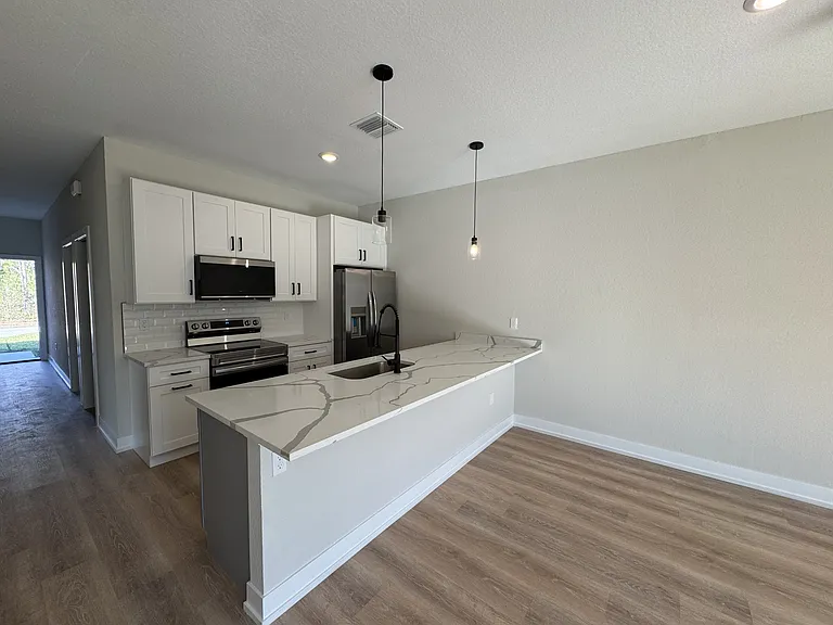2022 Dorion St — Photo 3
