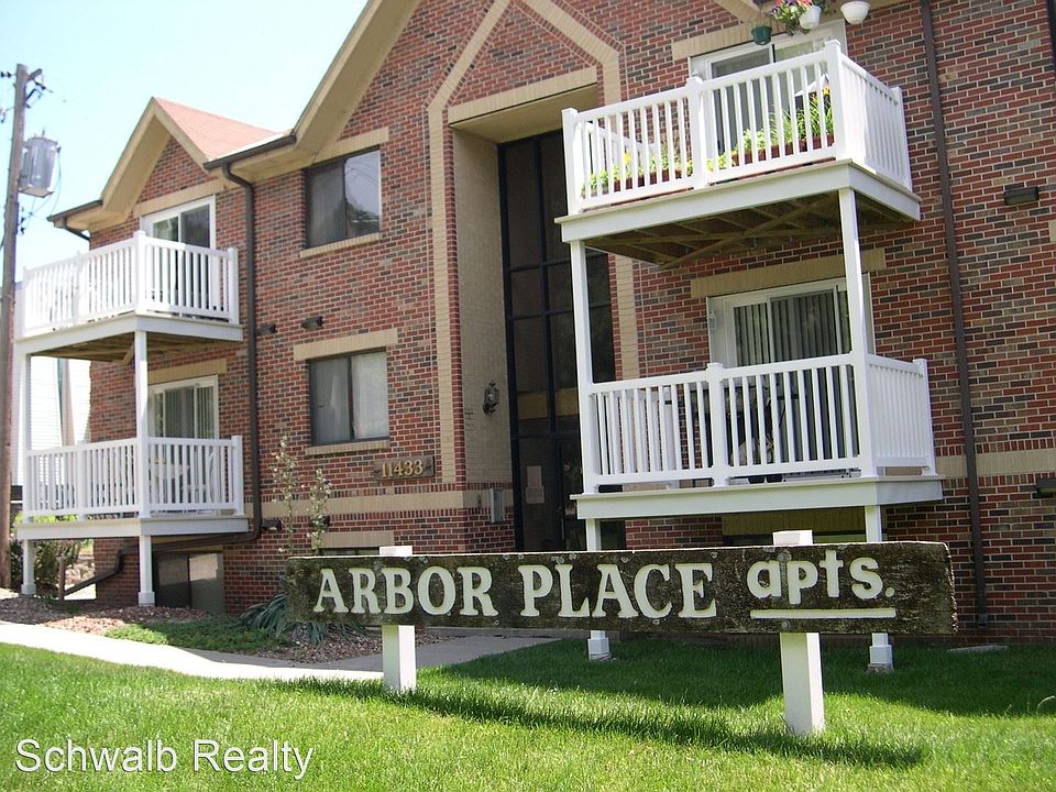 1st image of 11433 Arbor St #103