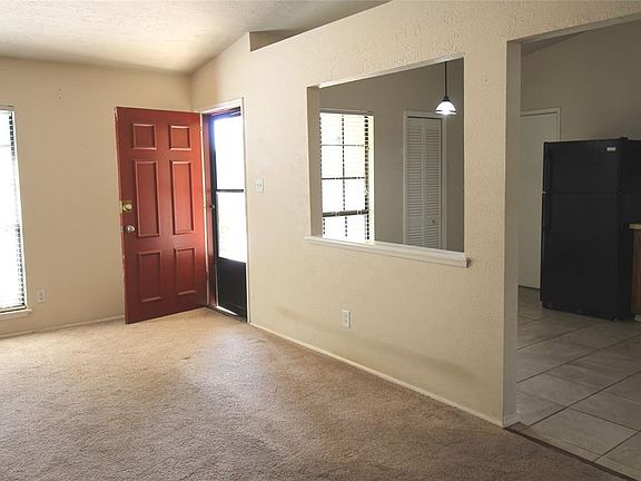 3rd image of 2609 Underwood Ln