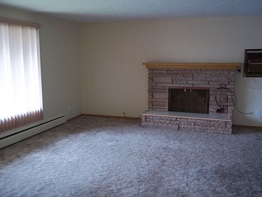 3rd image of 2608 W Woodside Ave
