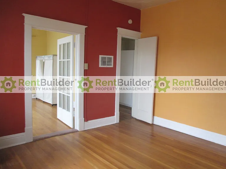 103 Maple St NE — Photo 3