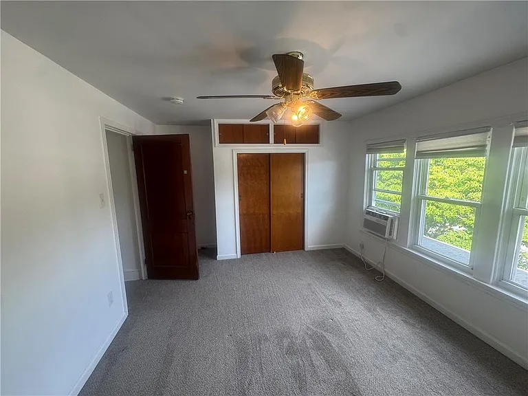 111 E Elm St — Photo 5