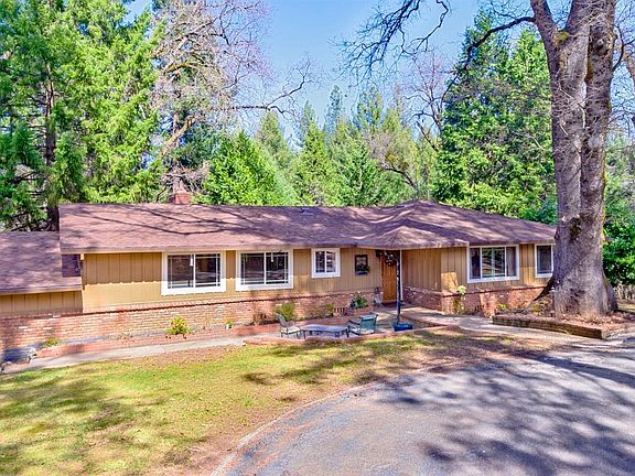 2nd image of 500 Greenwood Ct