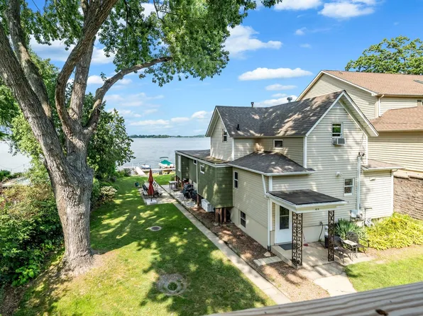 4018 Pitzen Rd, Johnsburg, IL 60051