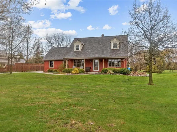 2460 Paradise DRIVE, West Bend, WI 53095