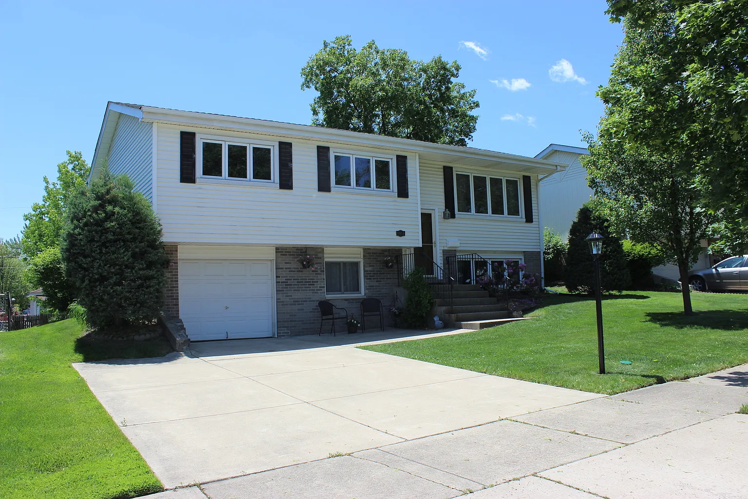 8933 Barberry Ln photo 1