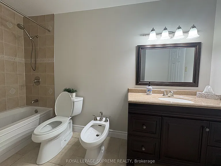 966 Lovingston Cres — Photo 16