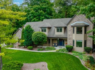 4640 S Hearth Ridge Ct, New Berlin, WI 53151