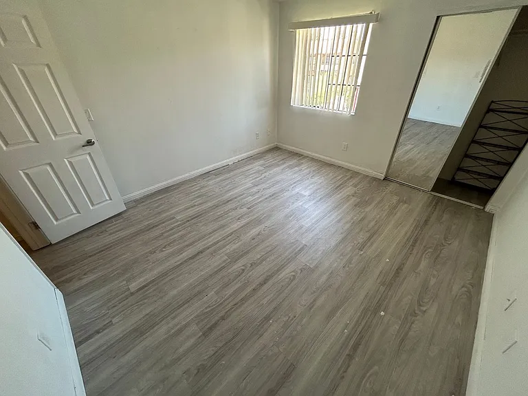5154 S Jones Blvd #202 — Photo 11