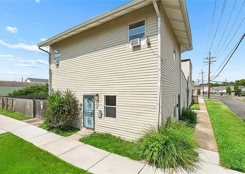 1st image of 2201 Amelia St