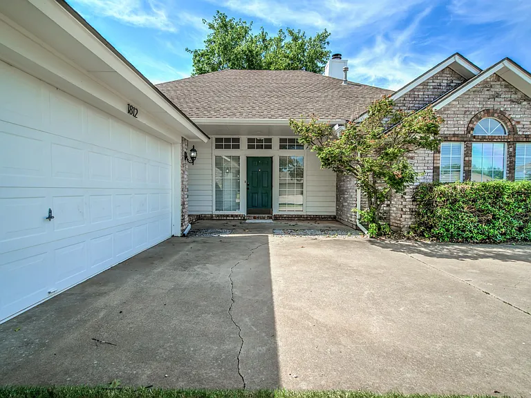 1812 Pebble Creek Blvd — Photo 1
