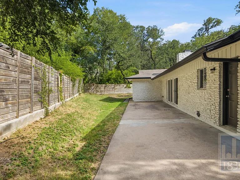 2703 Burleson Rd — Photo 24