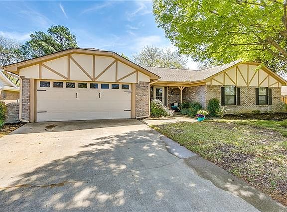 2nd image of 3207 Monties Ln