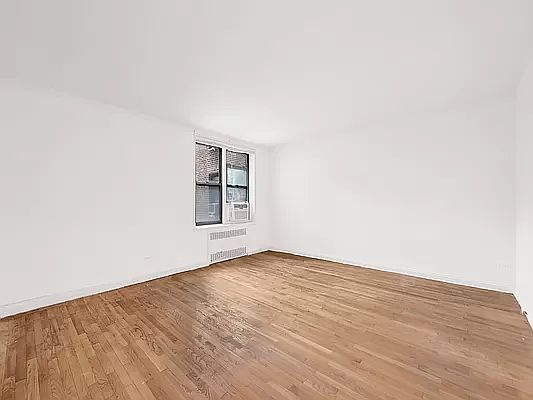 3rd image of 61 Oliver St APT 1S
