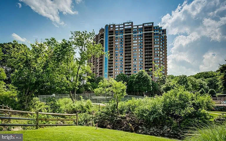 10101 Grosvenor Pl — Photo 1
