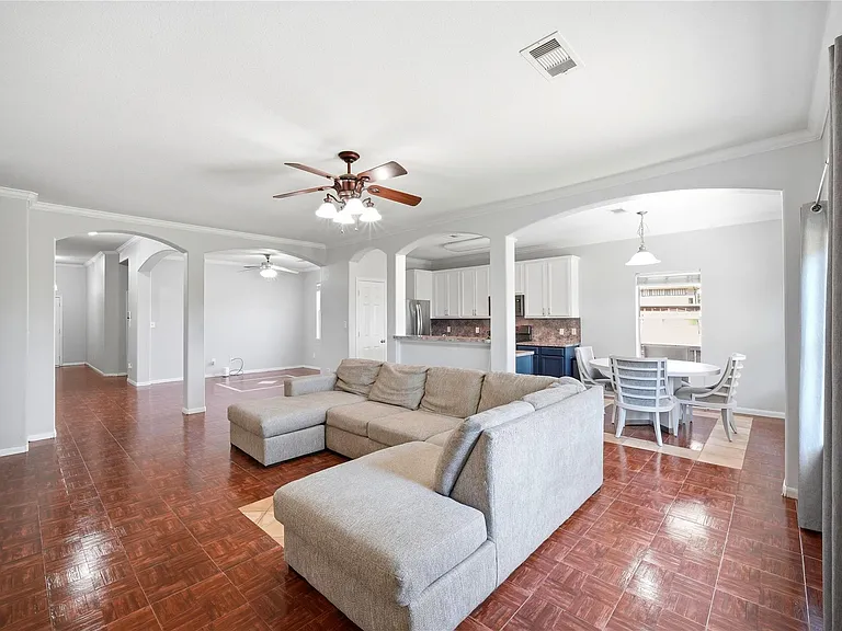 1707 N Highlands Xing — Photo 16