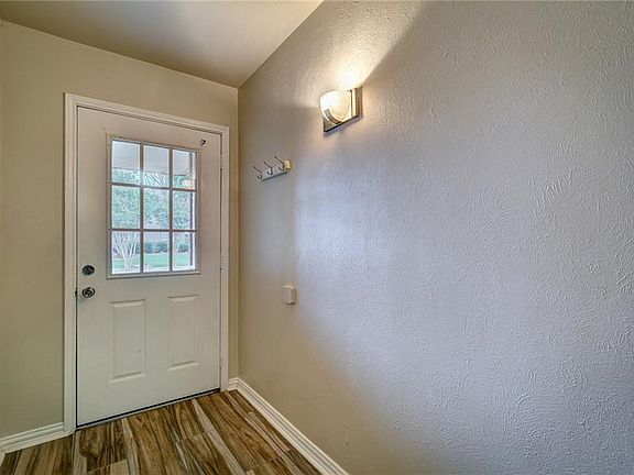 5th image of 918 Sunny Slope Dr