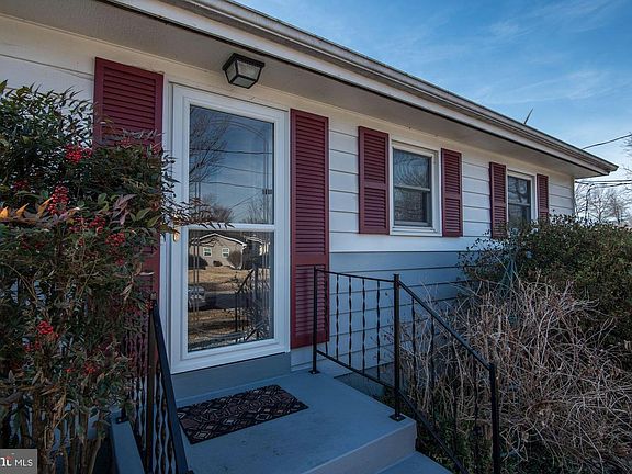 5th image of 805 Lynn Ct