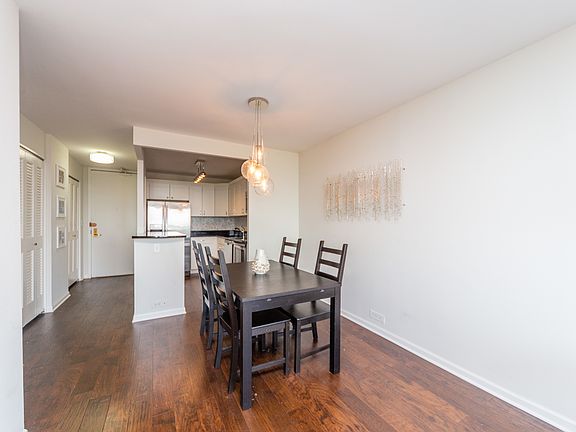5th image of 2020 N Lincoln Park West Ave #33C