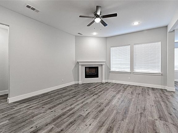 3rd image of 708 Oakmont Dr