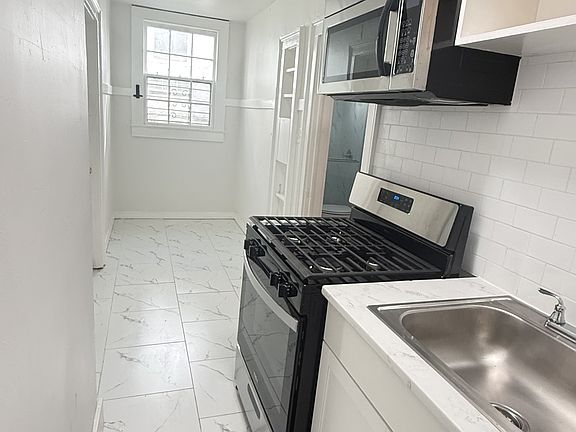 2nd image of 3539 Saint Charles Ave APT D