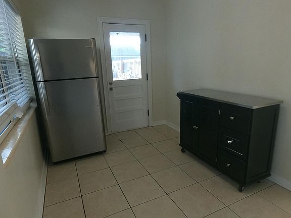 4th image of 2411 Carr St