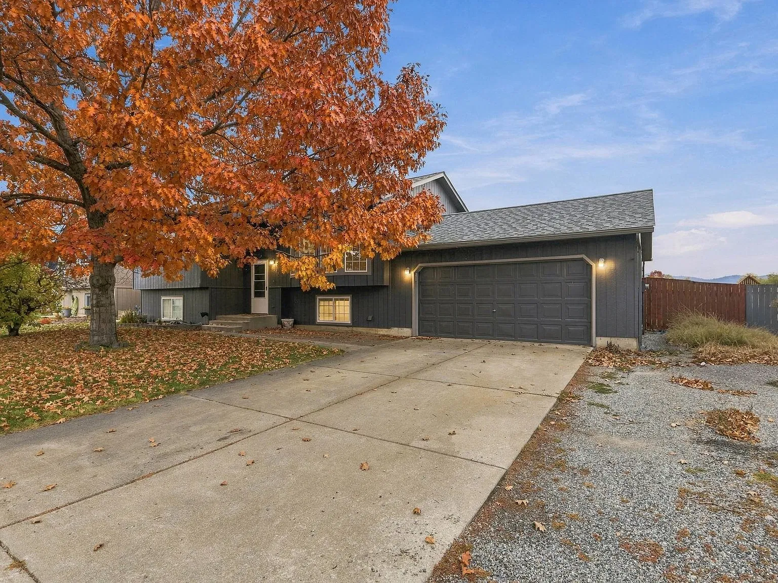 4 bed, 1956 sqft, $2,800 — Photo 2