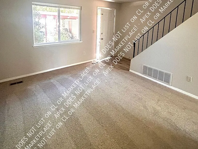 103 N Raymond Pl — Photo 2