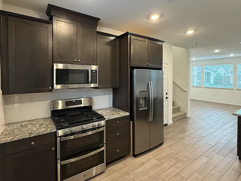 1383 Hadley Dr — Photo 3