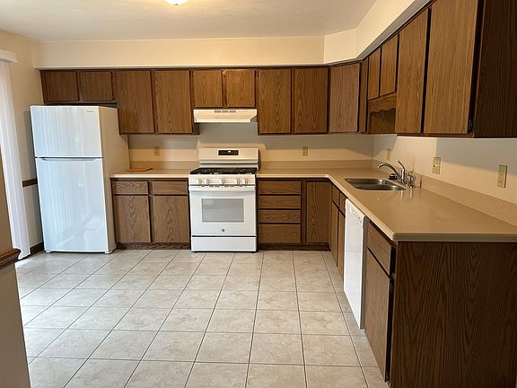 4th image of 3850 Canterbury Dr