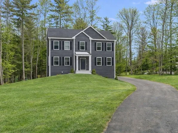 55 Mills Shore Drive, Hampstead, NH 03841
