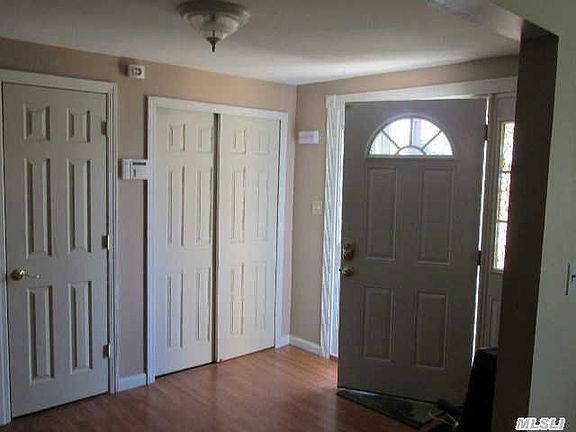 2nd image of 1095 Coates Ave