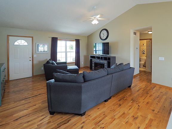 52236 Chardonnay St-104