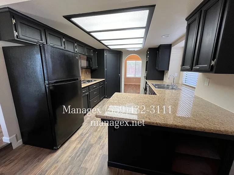 8449 N 8th St — Photo 8