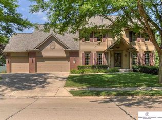 9214 Brentwood Dr, La Vista, NE 68128
