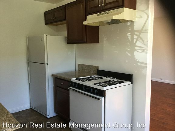 5th image of 609 W Hyde Park Blvd APT 02