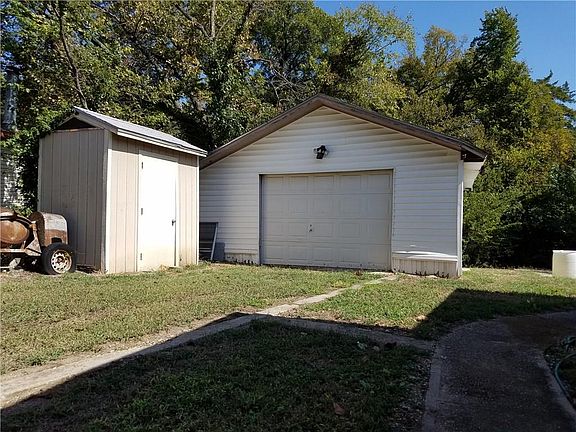 2nd image of 822 Red Bud Dr