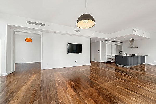 1st image of 101 Warren St APT 810